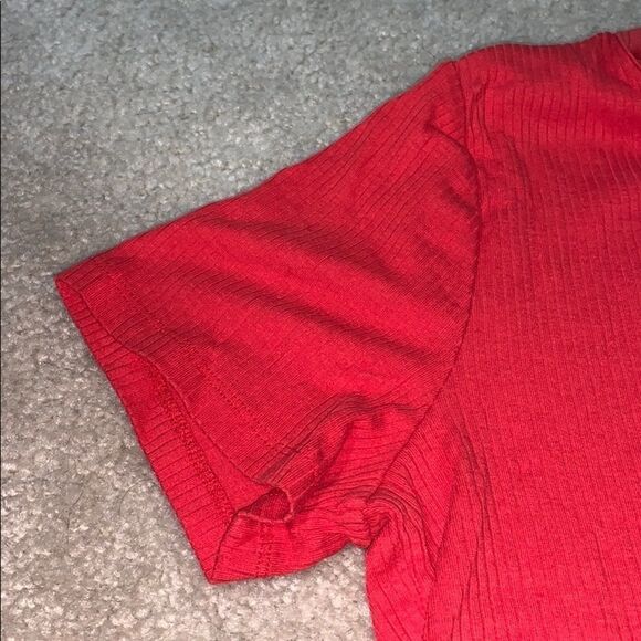 Red women’s tight tee shirt - Picture 4 of 4